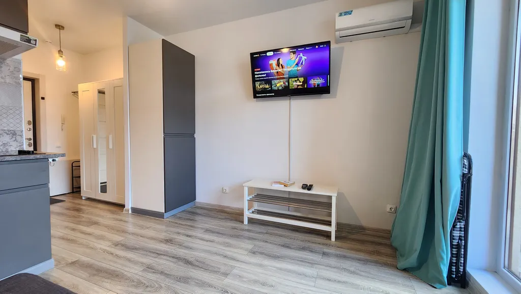 Студия с видом на бассейн