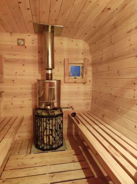 Уютный дом с камином и кедровой баней-бочкой на дровах