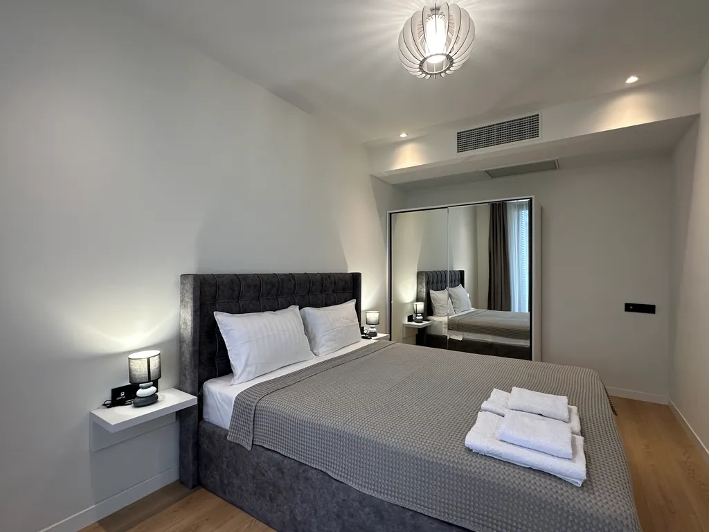 Уютная квартира с бассейном и панорамным видом на море горы и парк