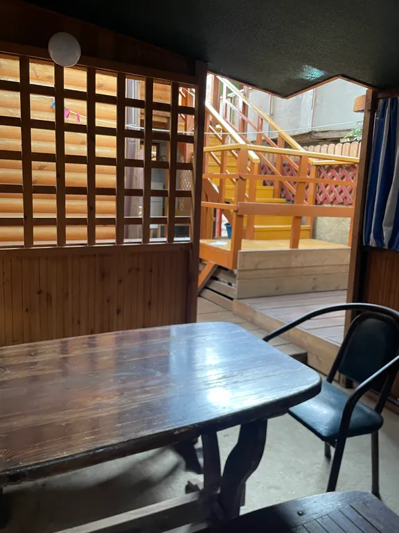 Двухэтажный коттедж с можжевеловым садом