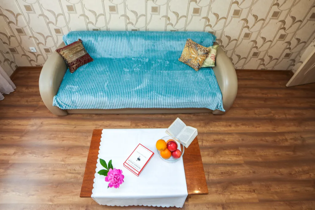 Светлая двухкомнатная квартира в тихом зелёном районе