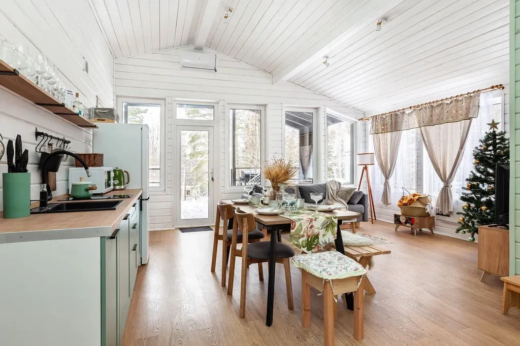 Современный дом с баней в лесу