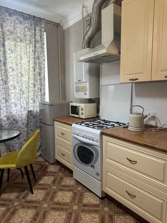 Квартира в сталинке в центре города с закрытой парковкой