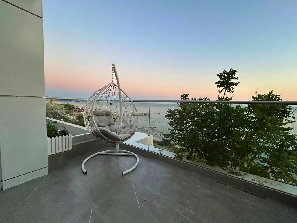 Двухкомнатные апартаменты с прямым видом на море и роскошной террасой