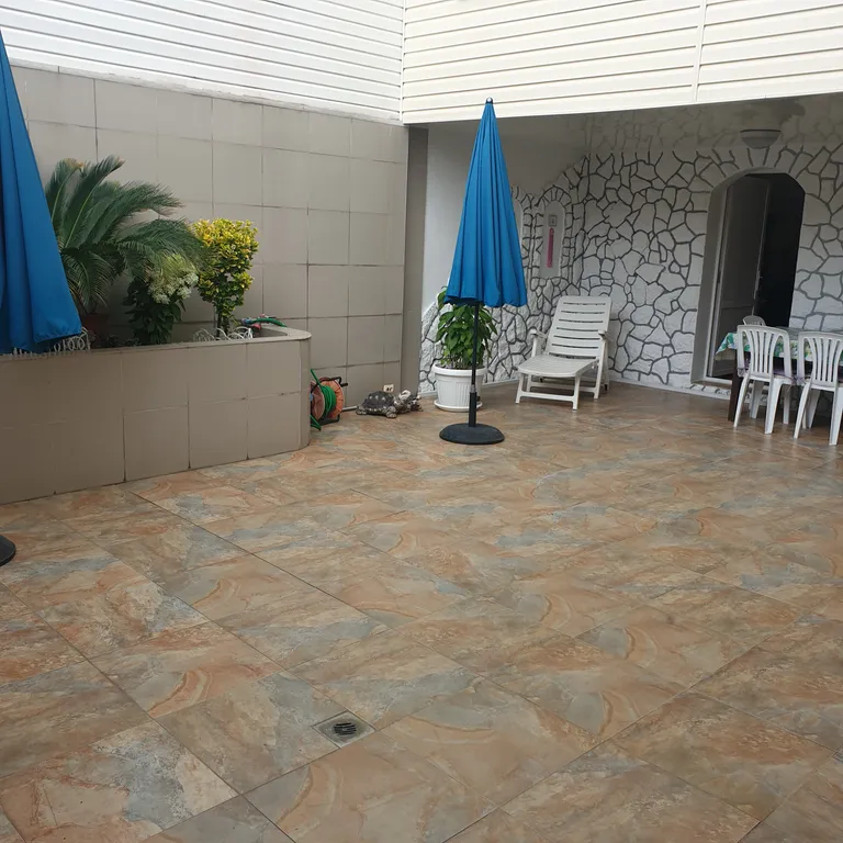 Уютный элленг с двориком Счастье на набережной Чёрного моря для двоих