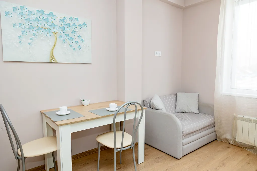 Апартаменты Домино возле набepeжной pеки Иртыш