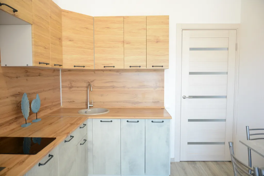 1к между морем и Кипарисовым озером