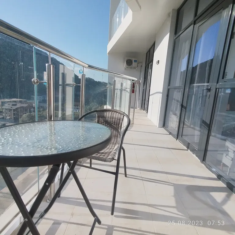 Уютная квартира на побережье с видом на горы