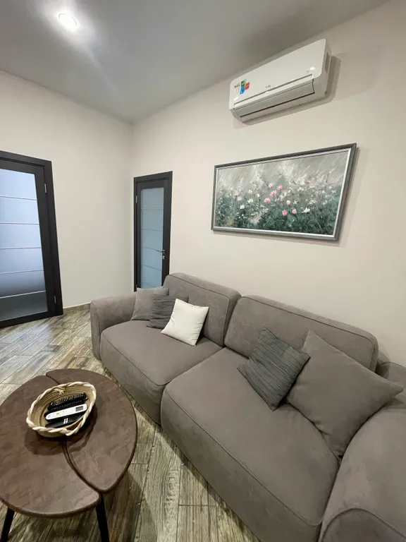 Большая квартира напротив подъемника