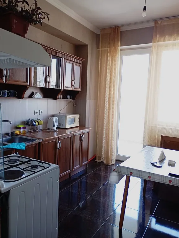 Большая и просторная квартира с двумя балконами в центре