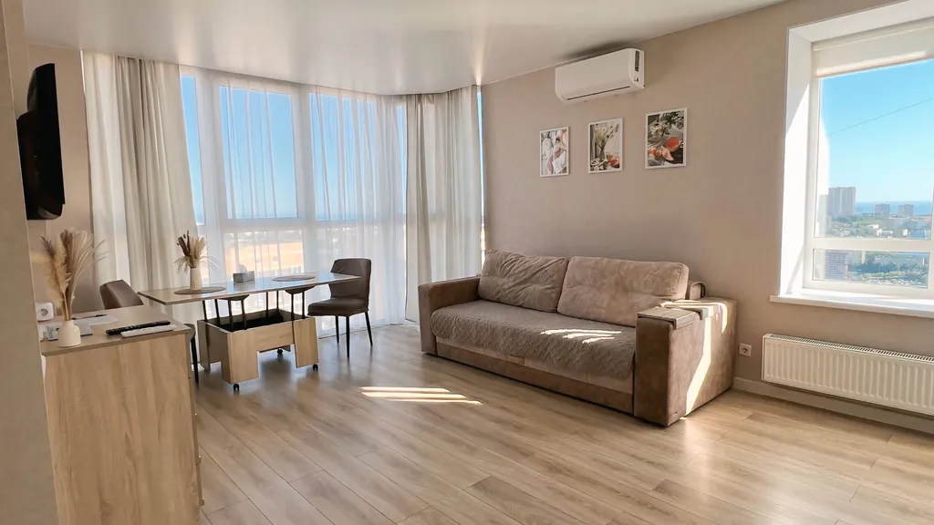 Квартира-студия с отдельной спальней с видом на море