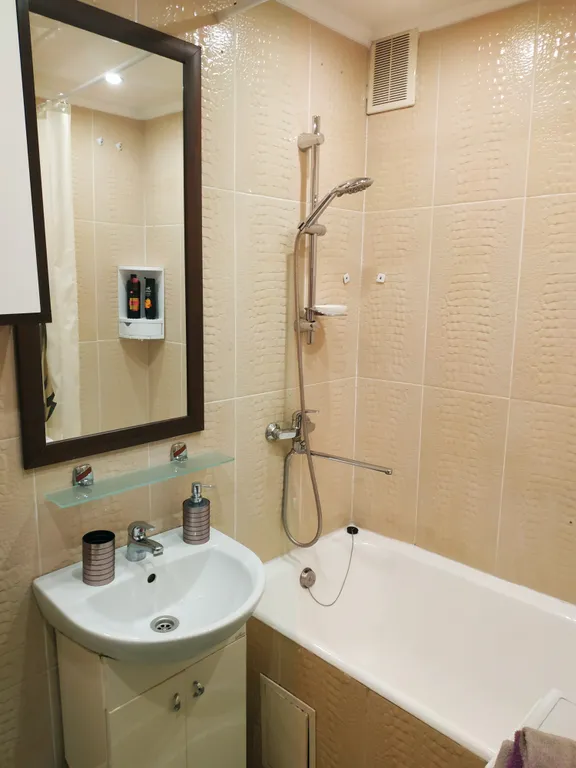 Квартира Квартира Центр города! 3 изолированные комнаты, 3 кровати — Калининград