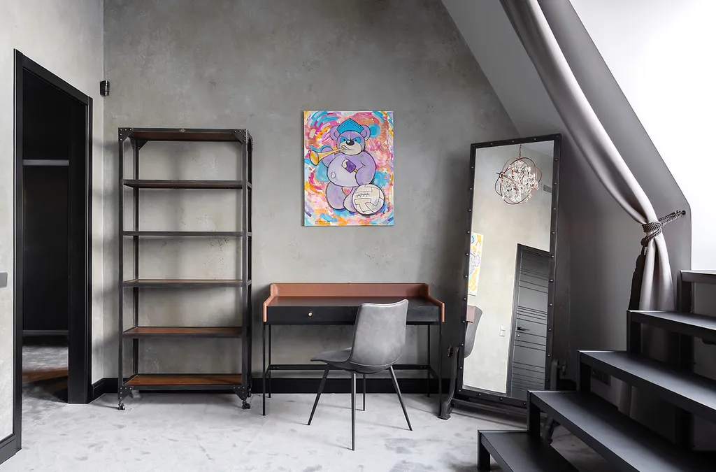 Потрясающая Mанcаpдa c тpемя бaлконaми и видом нa Фoнтанку