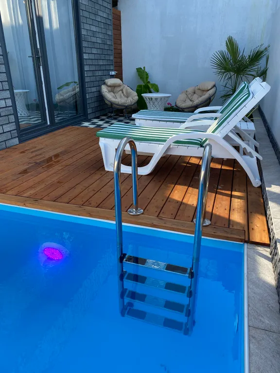 Уютный новый дом с собственным бассейном