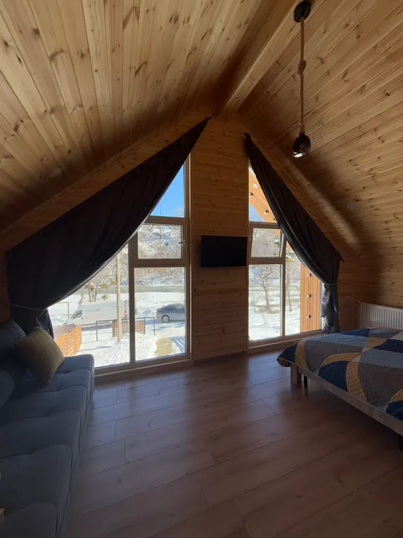 Барнхаус с бассейном и видом на реку