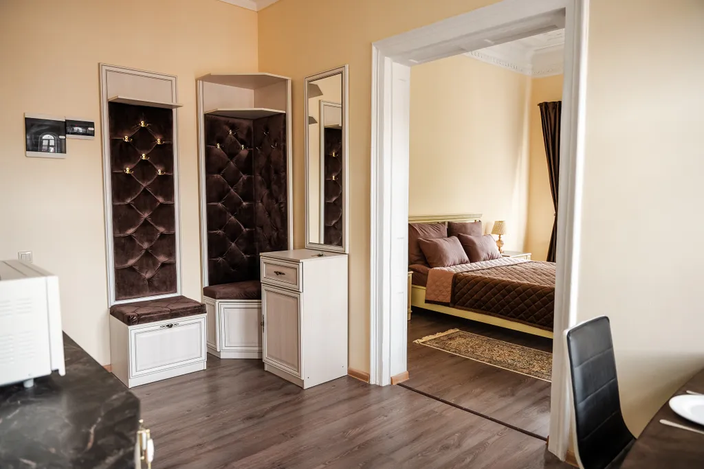 Квартира-студия в центре города с видом на Марьинский сквер