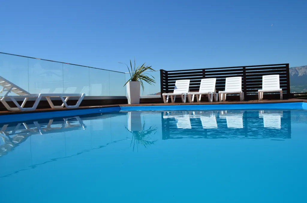 Апартаменты с бассейном на крыше дома