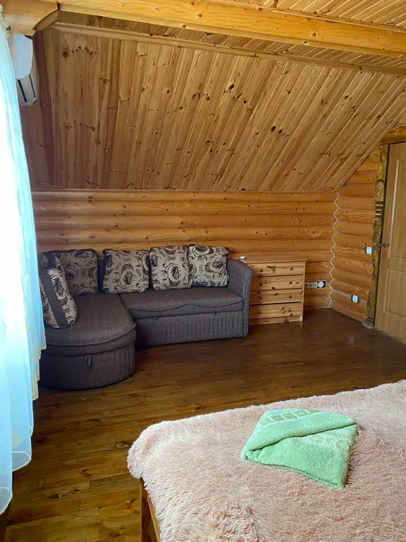 Деревянный сруб на Западном побережье Крыма