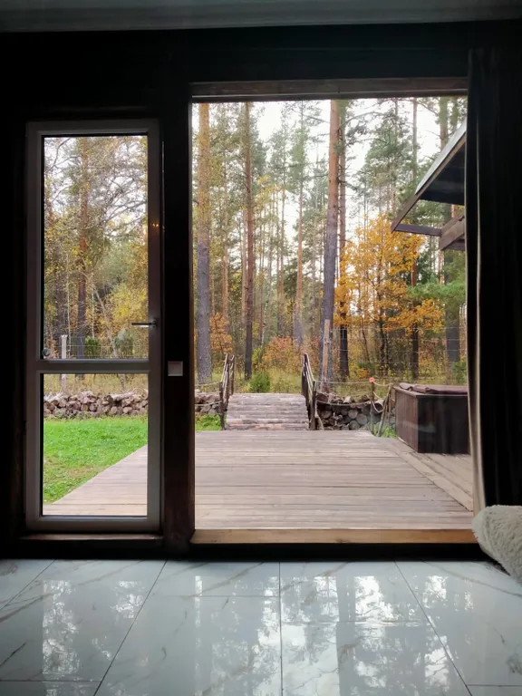 Уютный домик с видом на лес