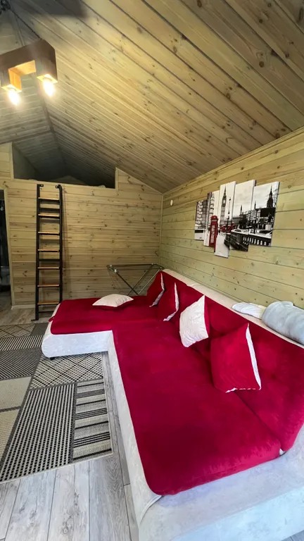 Коттедж с видом на реку и горы (1)