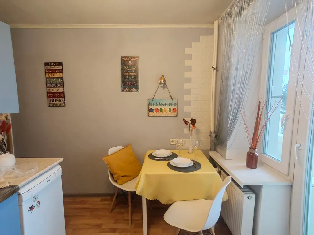 Видовая двухкомнатная квартира в 300 метрах от пляжа