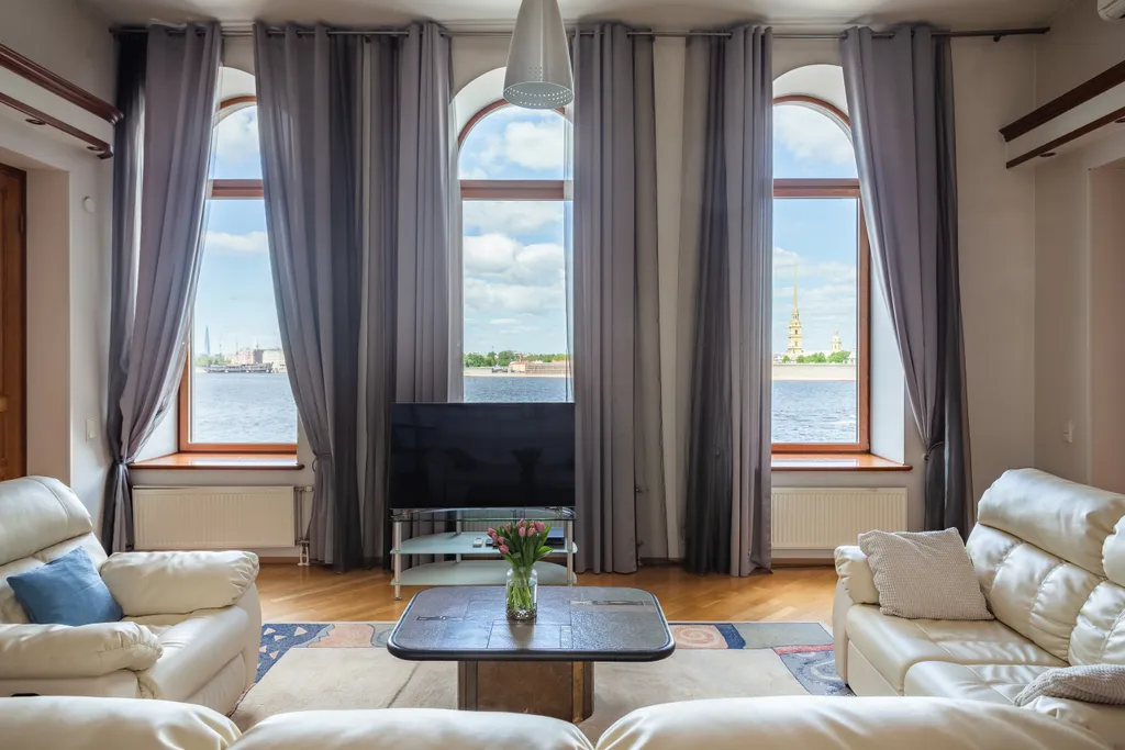 Двухуровневая квартира с видом на Неву по соседству с Эрмитажем — аренда посуточно в Санкт-Петербург