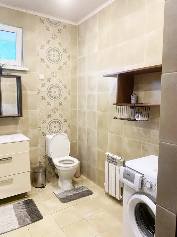 Уютный дом с просторной территорией