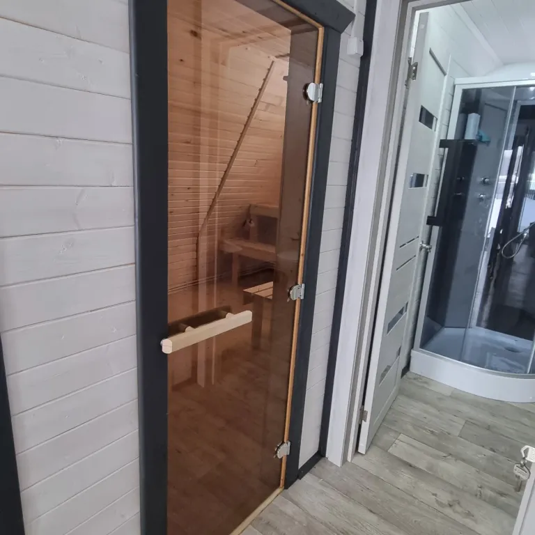 Домик у озера