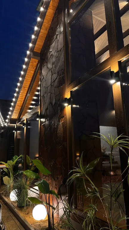 Дом с камином на берегу моря