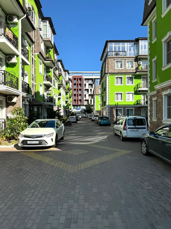 Евродвухкомнатный апартамент с балконом на первой линии