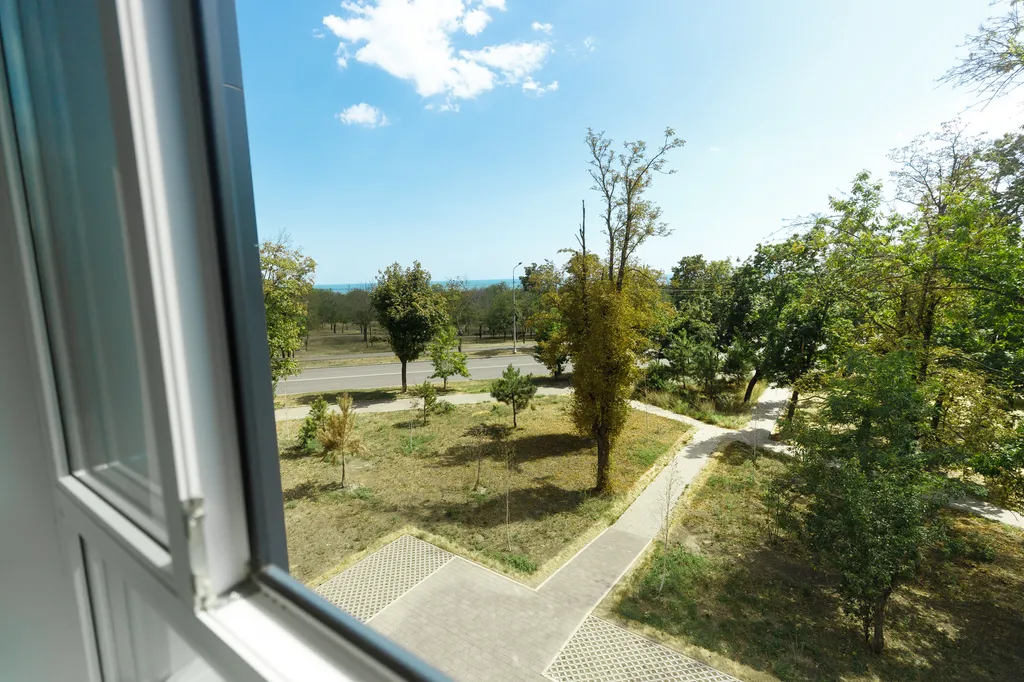 Стильная квартира в новостройке с видом на парк и море