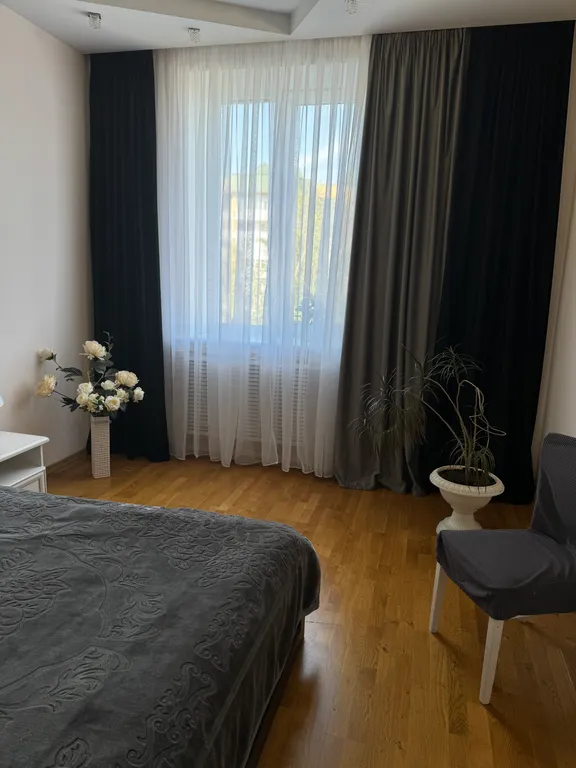 Красивая трёхкомнатная квартира в центре с видом на площадь