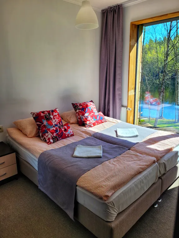 Brusnika village коттедж с видом на озеро