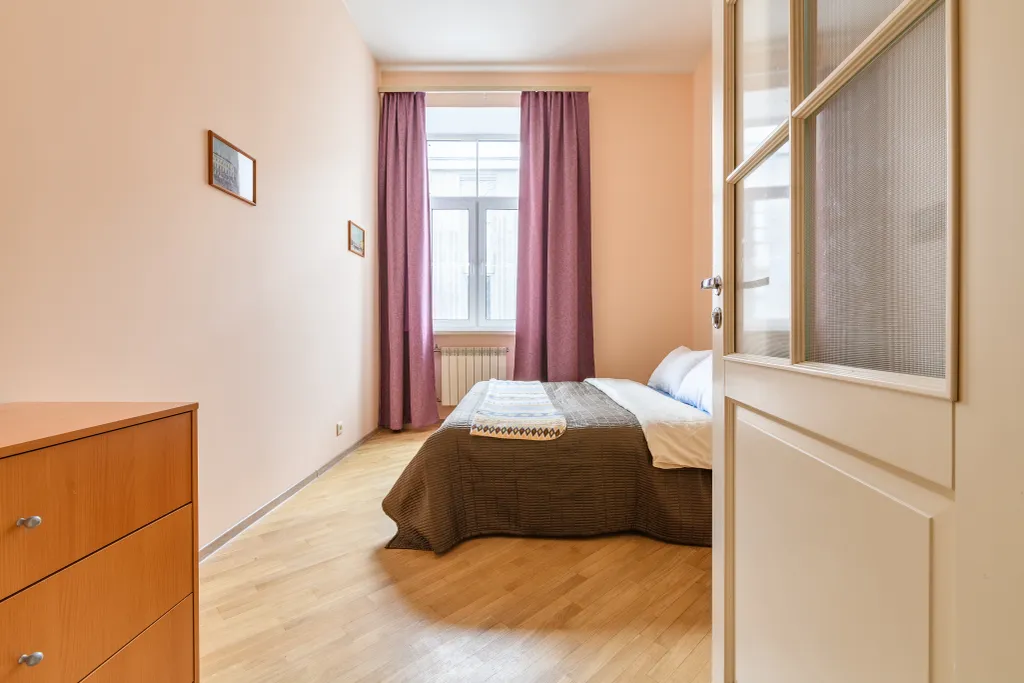 Апартаменты у Эрмитажа
3 спальни, 2 санузла.