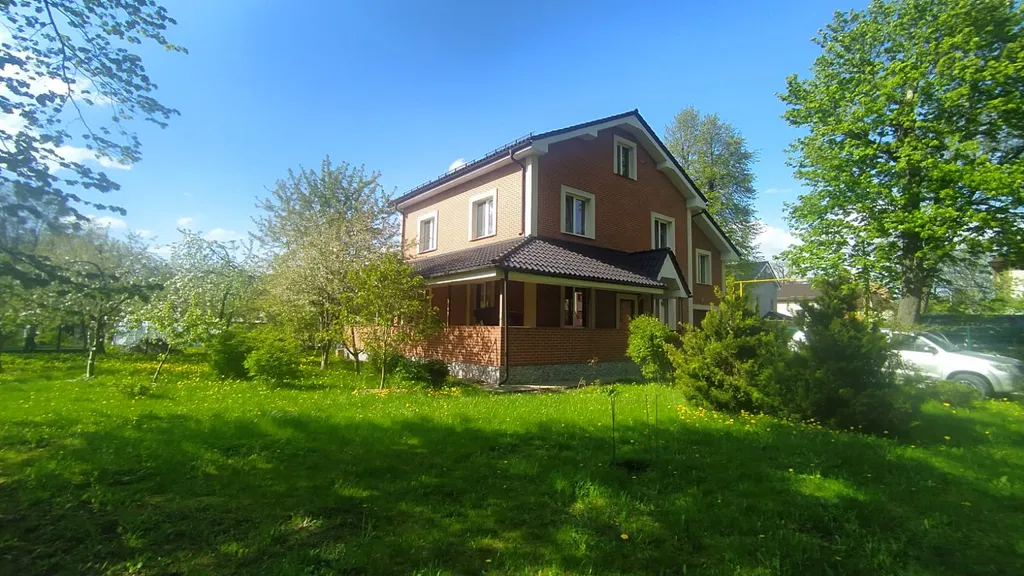 Весь первый уютный этаж с видом на природу