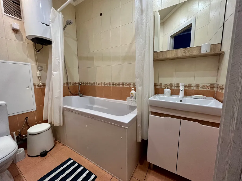 Трешка в центре рядом с ТЦ Галерея