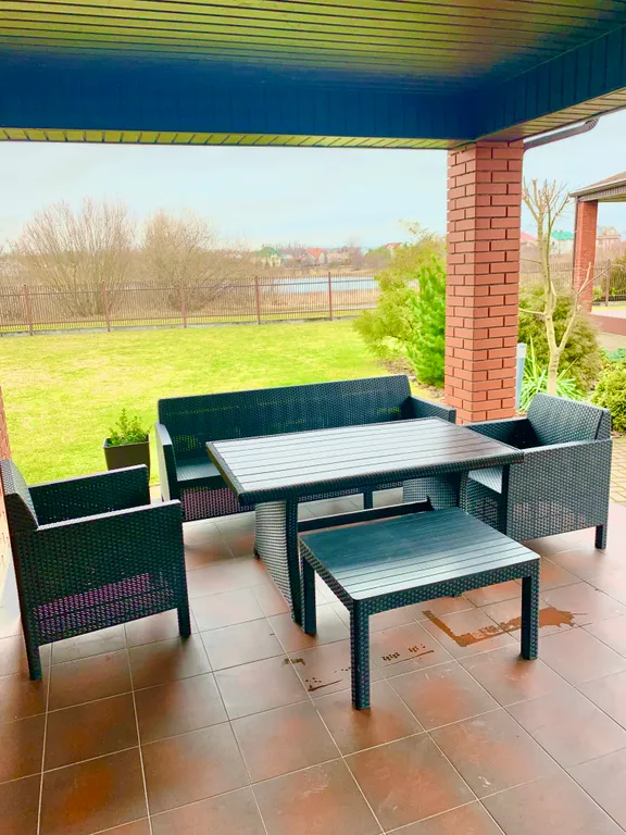 Домик у озера