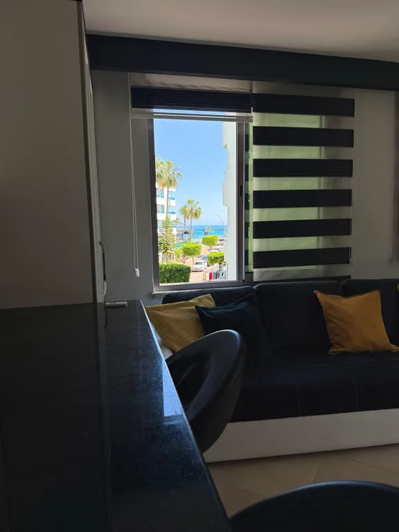 Sea View 2BD Flat 50m to the Beach