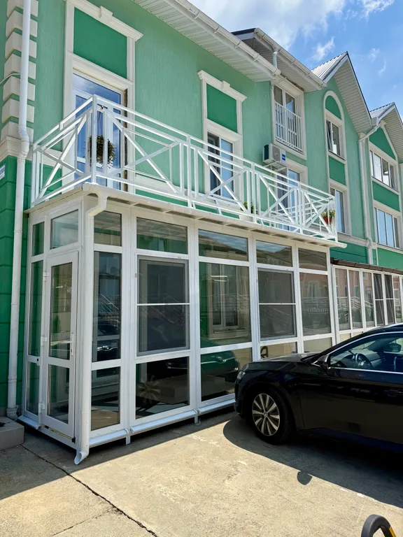 Уютный апартамент с верандой и 2 бассейнами