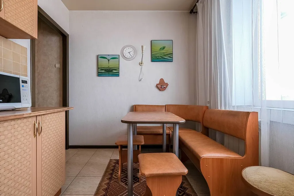 Современная квартира рядом с СК Заря на 4 человека