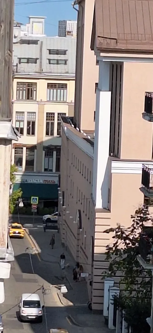 Вид на улицу Большая Дмитровка с балкона