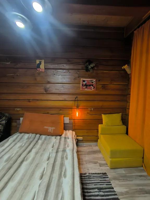 Атмосферный уютный экокоттедж из кедра с прудом