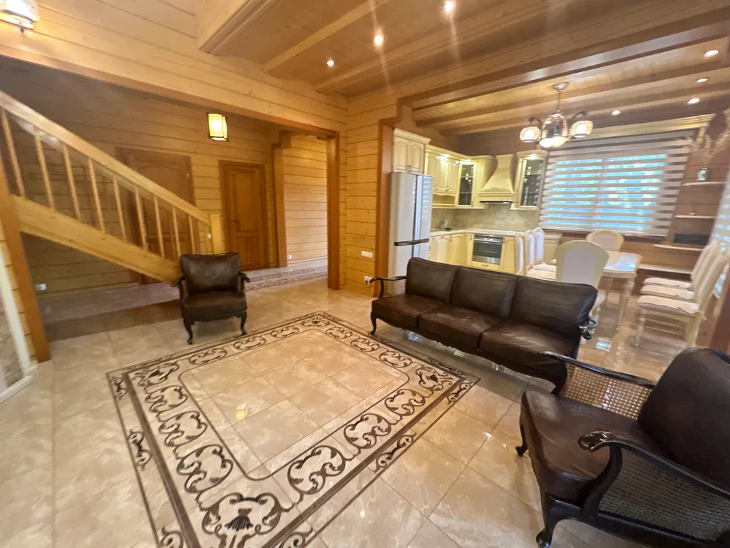 Деревянный дом с приватной территорией