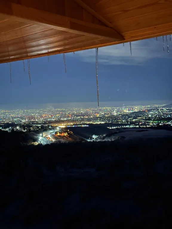 Атмосферное шале с видом на город и на горы