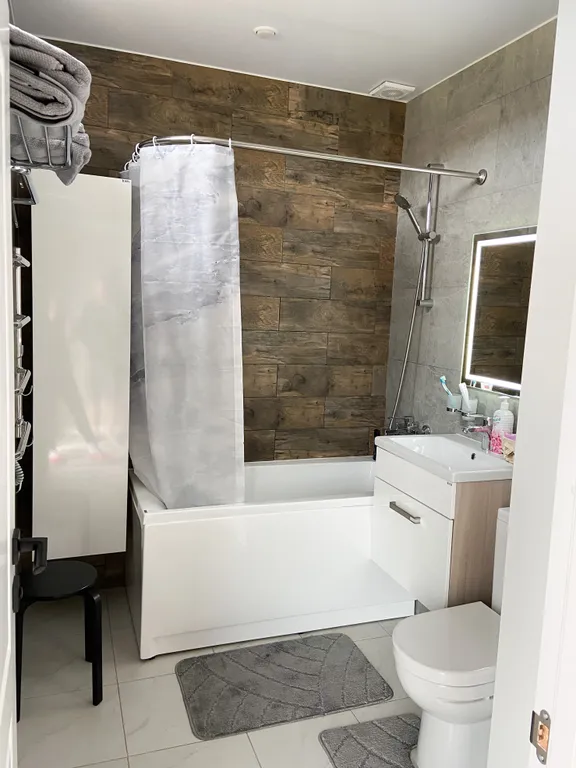 Коттедж Семейный дом с 2 спальнями у леса и озера — Борисово