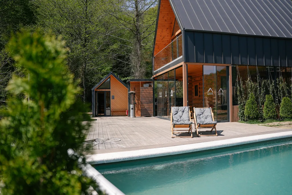 Коттедж Загородный комплекс с бассейном, баней на дровах и горячим чаном — аренда посуточно в Сочи