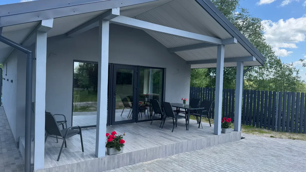 Уютный домик с террасой