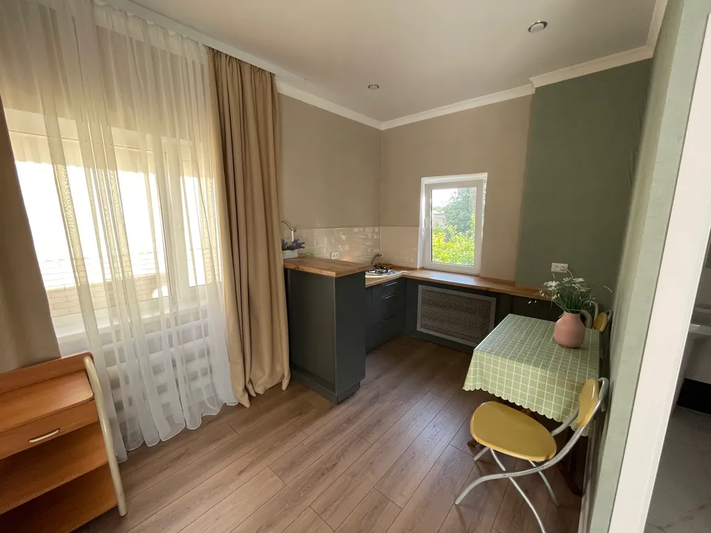 Второй этаж 2-х этажного дома с видом на зеленый двор