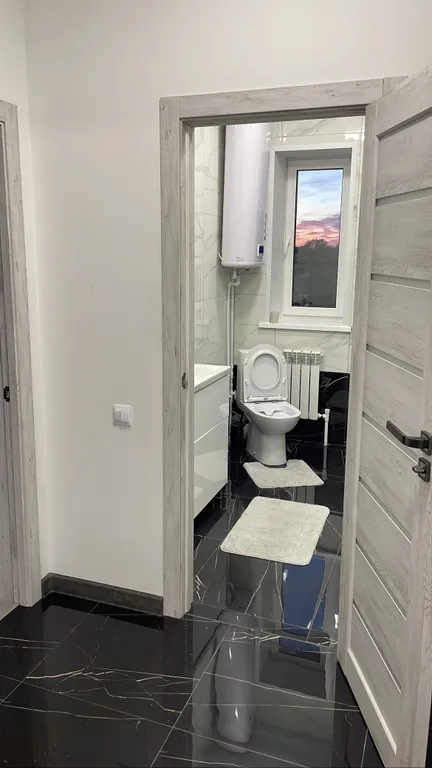 Коттедж с теплым бассейном и баней в 15 минутах от города