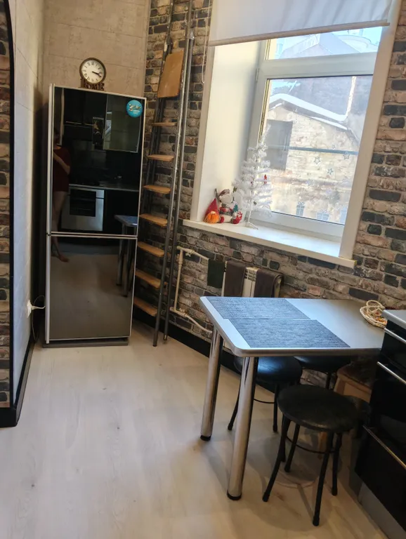 Квартира с видом из окна на самый старый дом в России